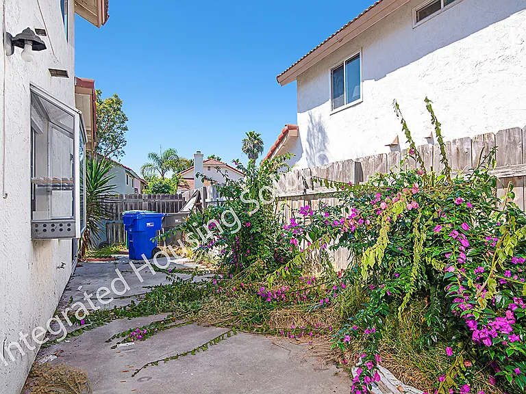 4504 Goldfinch Way — Photo 31
