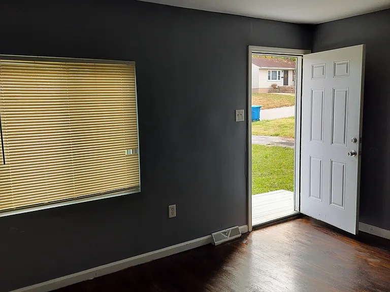 10141 Baron Dr — Photo 2