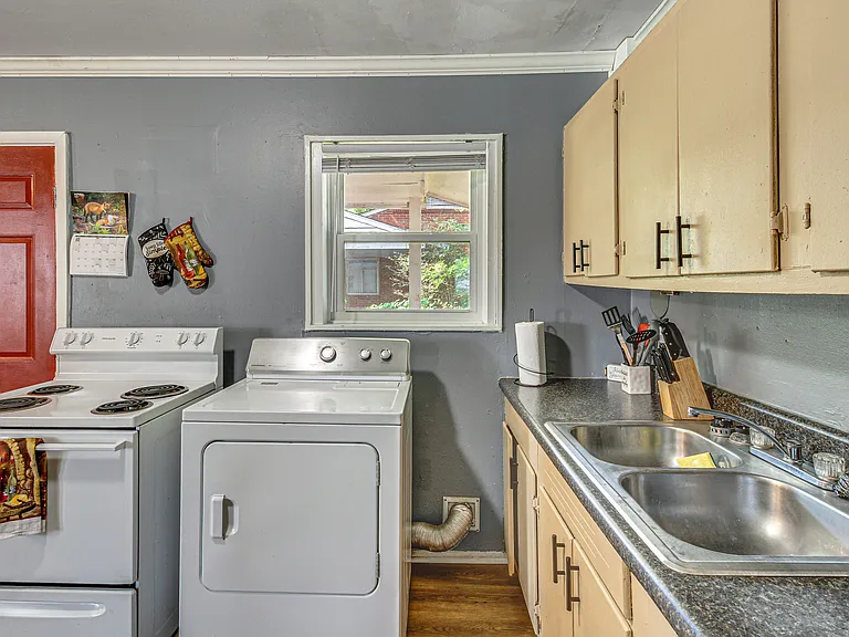 1010 7th Ave SW — Photo 6