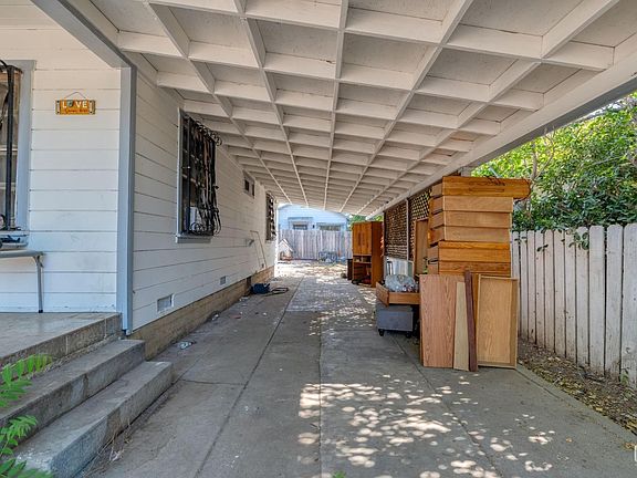 2nd image of 1311 Pearl St