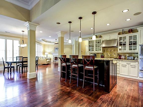 Kitchen with breakfast bar