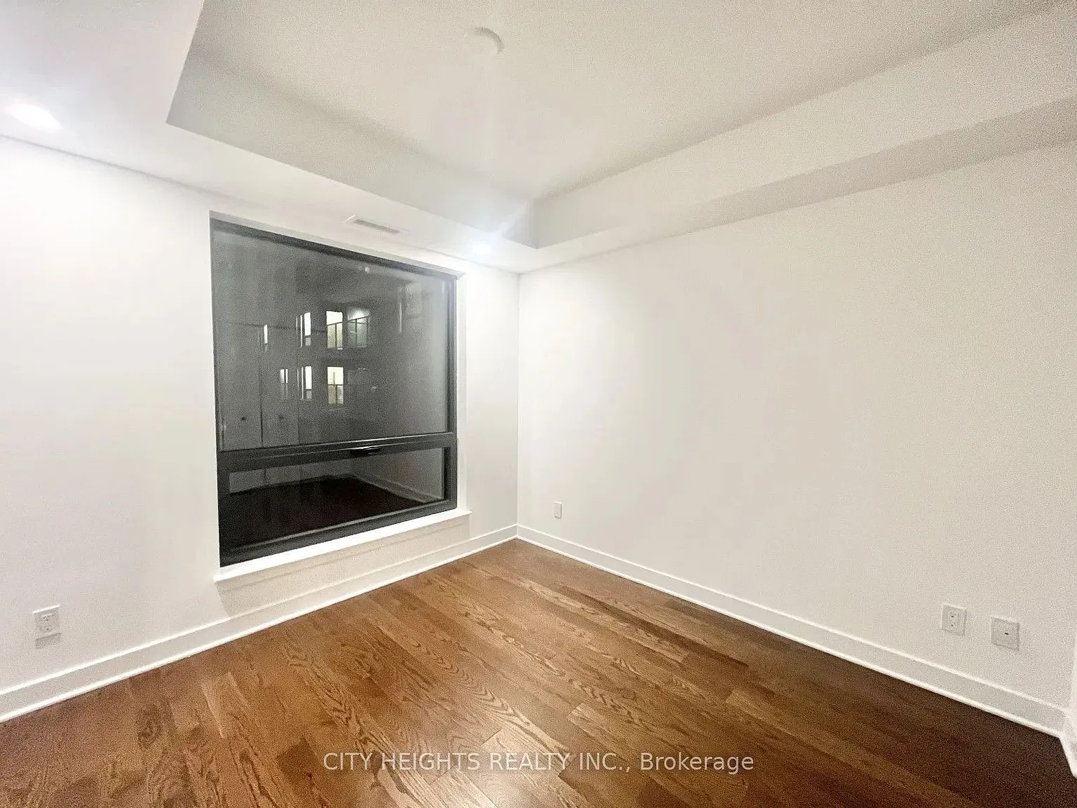 180 George St — Photo 2