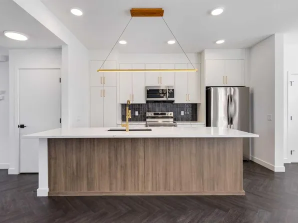 7126 S Rangeview Ave SE, Calgary, AB T3S 0S7