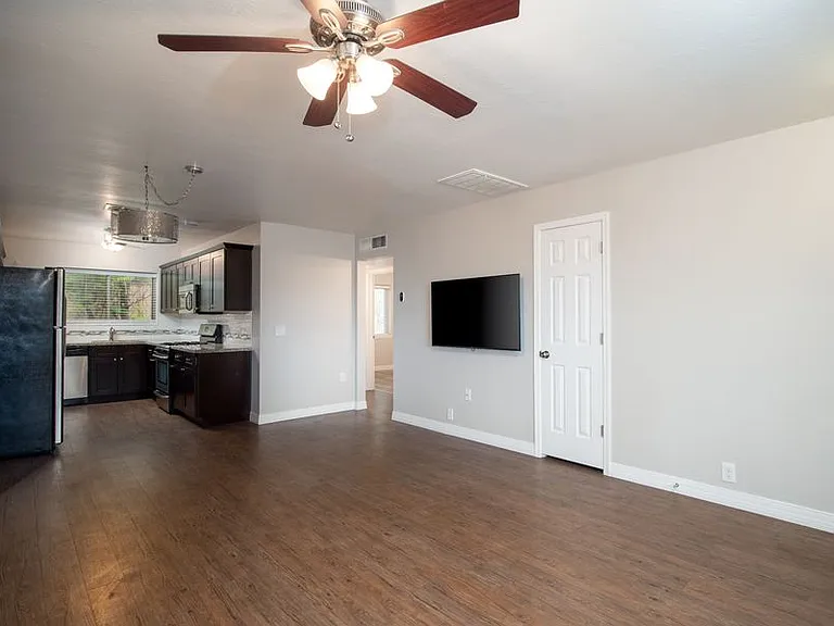 1333 E Thomas Rd — Photo 4