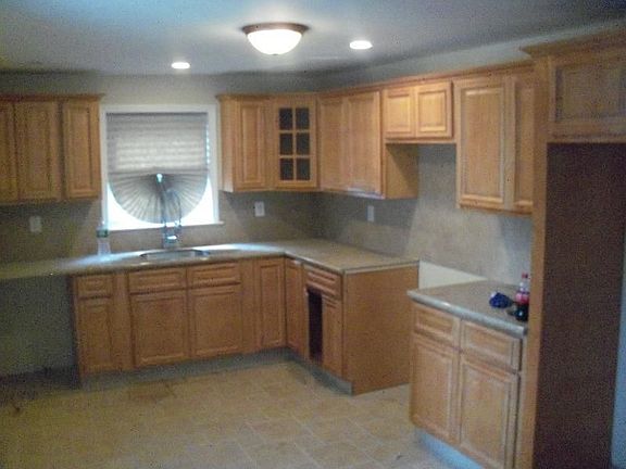 4th image of 226 Targee St