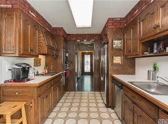 5th image of 1063 Cedar Dr S