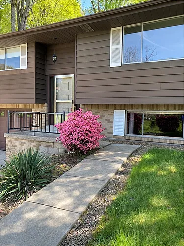 214 Maplewood Dr Photo 1