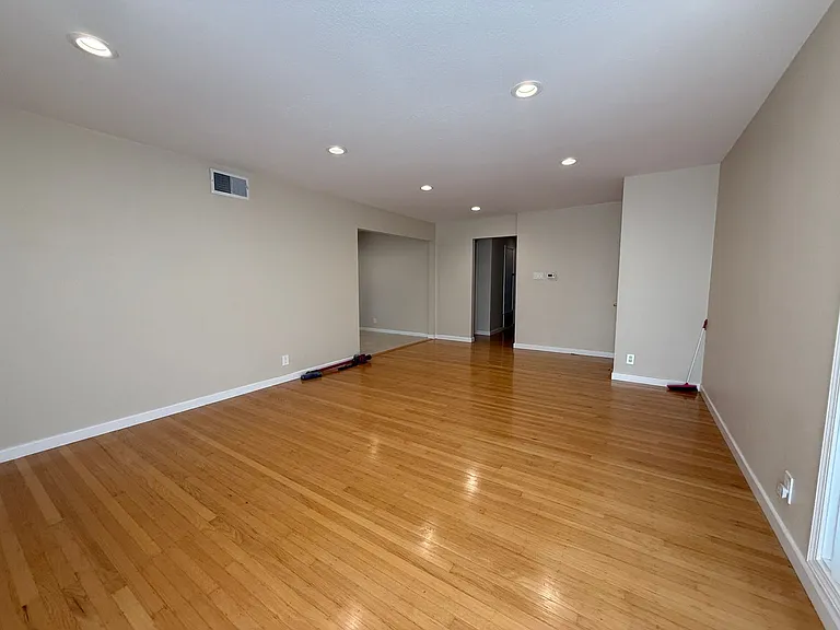 2360 Fordham Dr — Photo 10