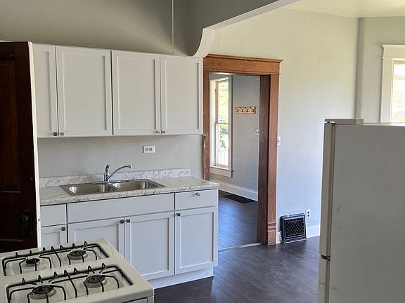 3rd image of 252 Michigan Ave #1