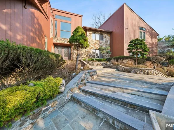 93 Jackson Dr, Cresskill, NJ 07626