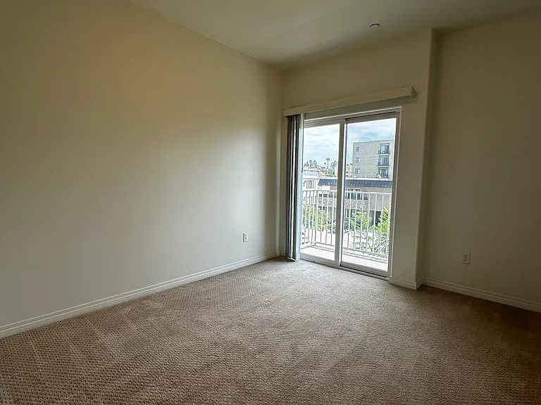 3427 Mentone Ave — Photo 6