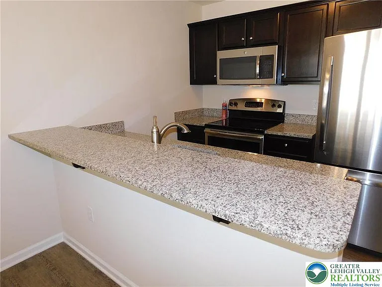639 Linden St — Photo 3