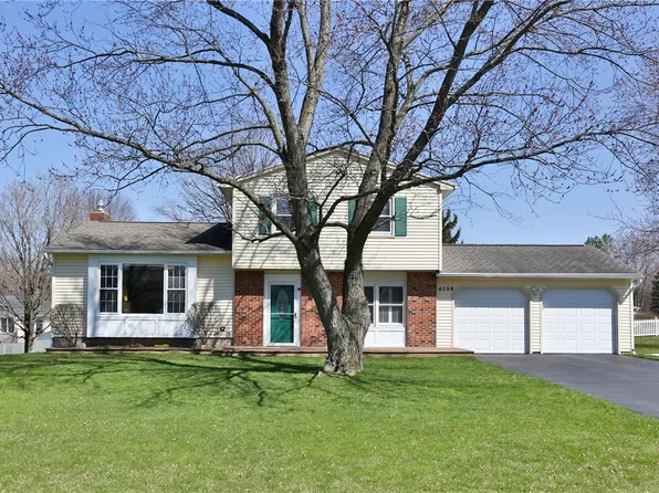 6158 Doe Haven Dr, Farmington, NY 14425