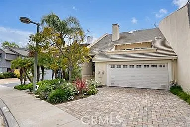 3 bed, 2.5 bath, 2873 sqft, $8,900 — Photo 1