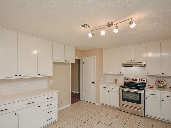 5th image of 106 Navajo Dr
