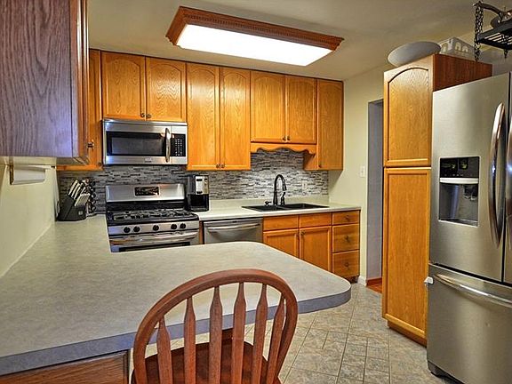 5th image of 114 Brookston Dr