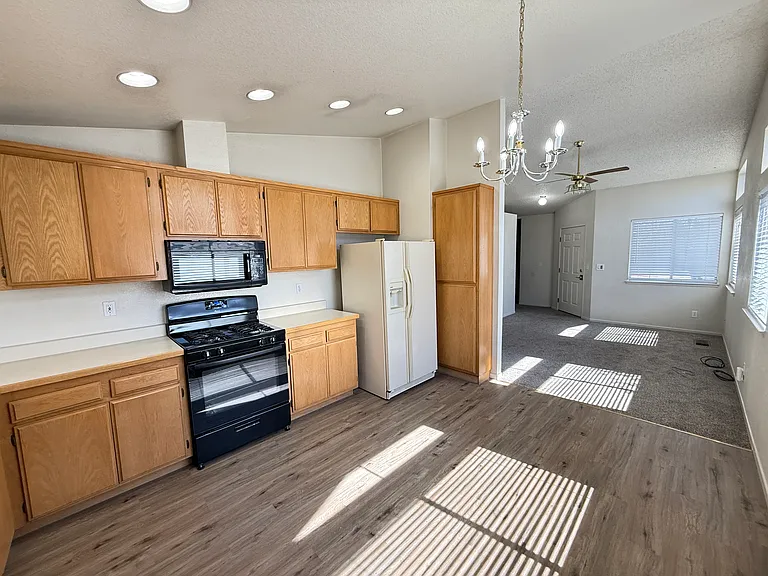 7607 Water View Way — Photo 4