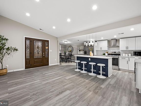 4th image of 401 Stewart Ave