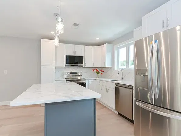 210 South St #A4, Plainville, MA 02762