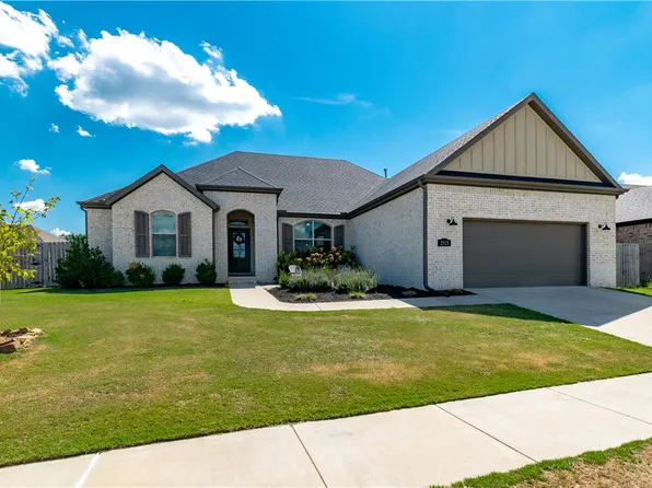 2925 E Bitterroot St, Fayetteville, AR 72701