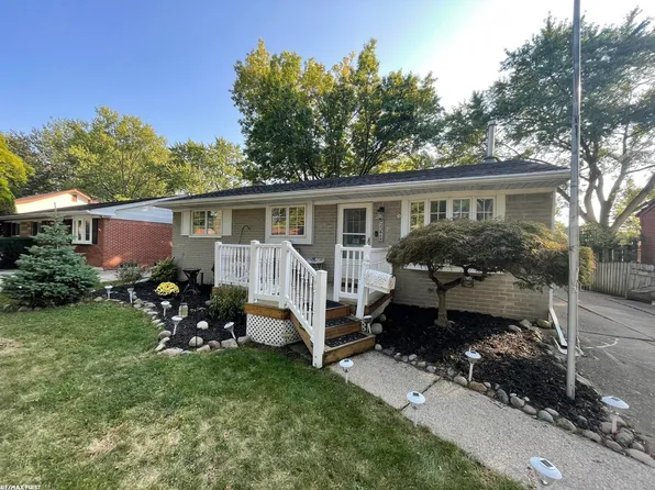 23464 Joy St, Saint Clair Shores, MI 48082
