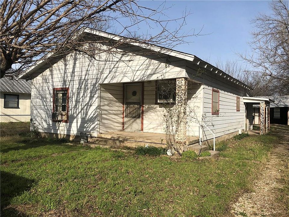 1st image of 1025 W Pecan St