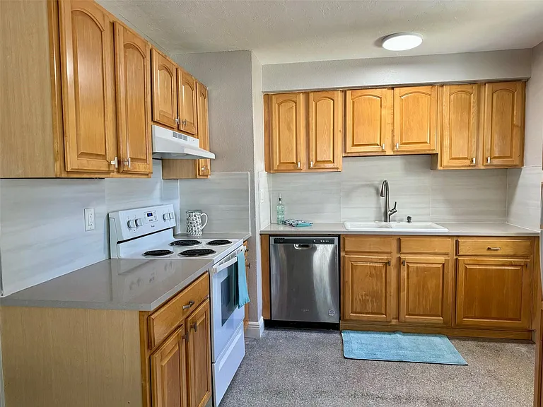 2624 NE 8th Ct — Photo 5