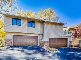 2332 Hillwood Dr E, Maplewood, MN 55119