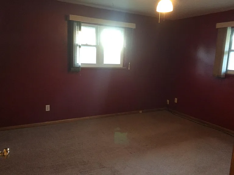 247 Schrop Ave — Photo 9