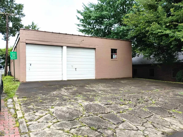 912 Maple Ave, Ironton, OH 45638