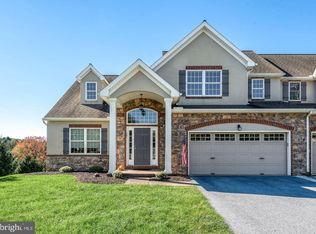 101 Baneberry Ln, Lititz, PA 17543
