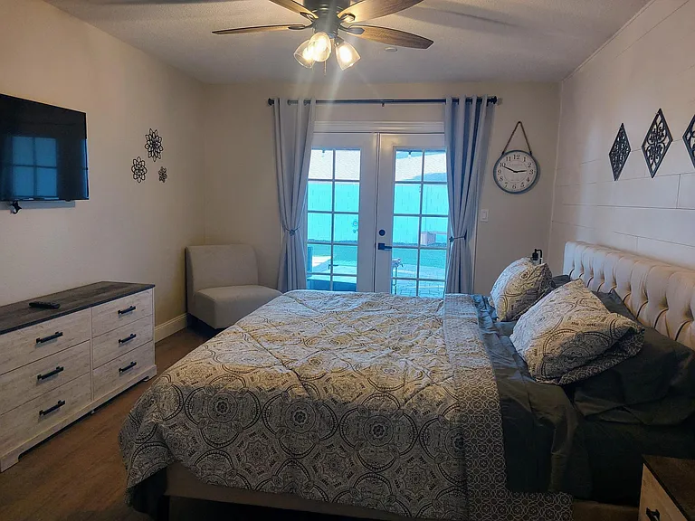 Master bedroom king bed
