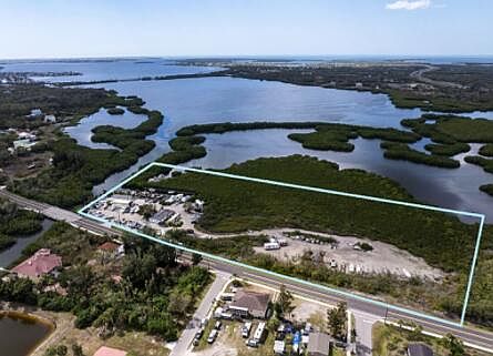 3rd image of 6817 Bayshore Road