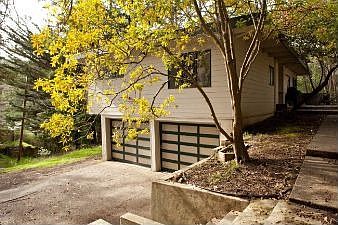 Front :: 522 Midvale Way