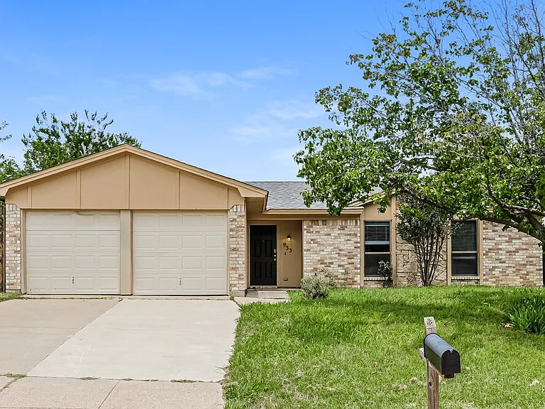 933 Lemontree Dr — Photo 1