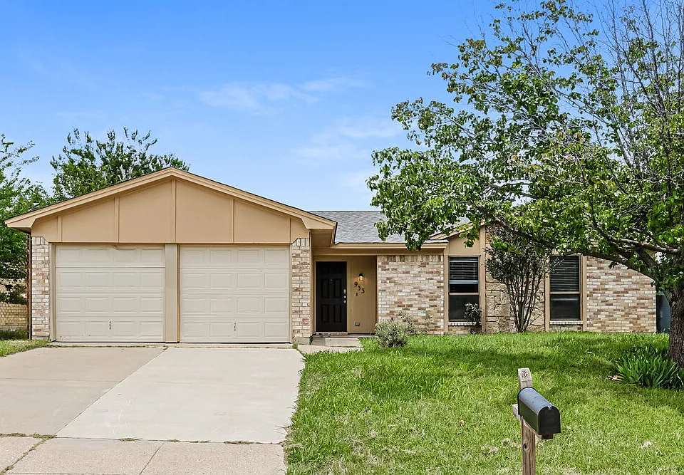 933 Lemontree Dr