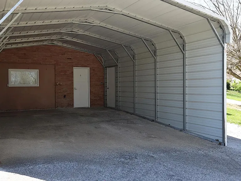 1534 N Woodburn Ave — Photo 17