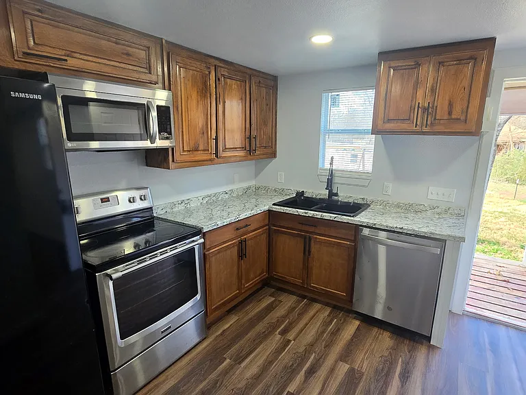 7202 Base St #B — Photo 9