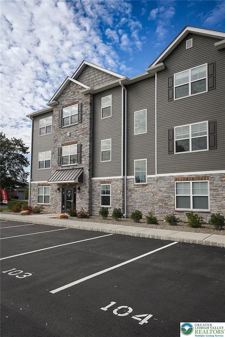 2 bed, 1350 sqft, $2,350 — Photo 3