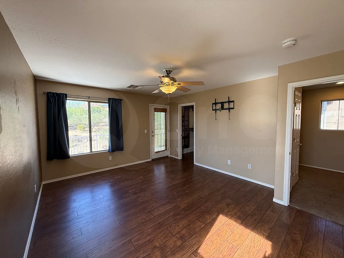 4 bed, 3.5 bath, 2483 sqft, $2,499 — Photo 3