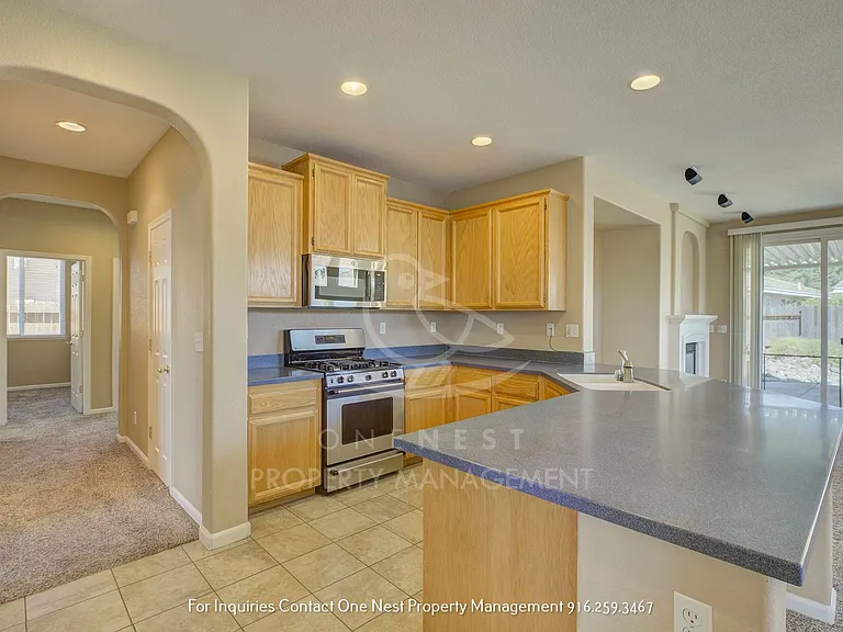 418 Dumont Ct — Photo 13