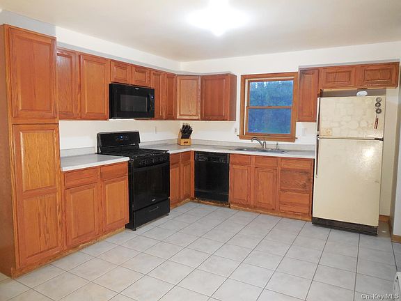 4th image of 617 Burlingham Road