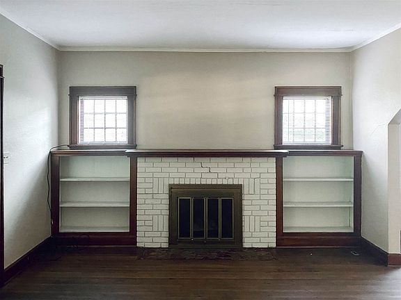 4th image of 814 N Washington St