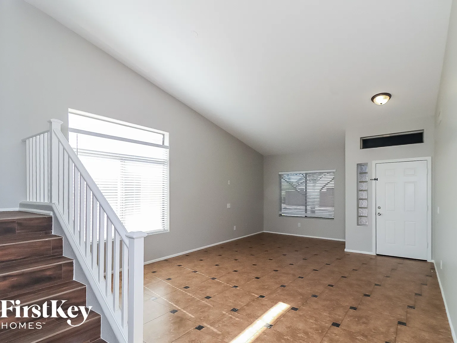 4 bed, 2.5 bath, 1943 sqft, $2,590 — Photo 2