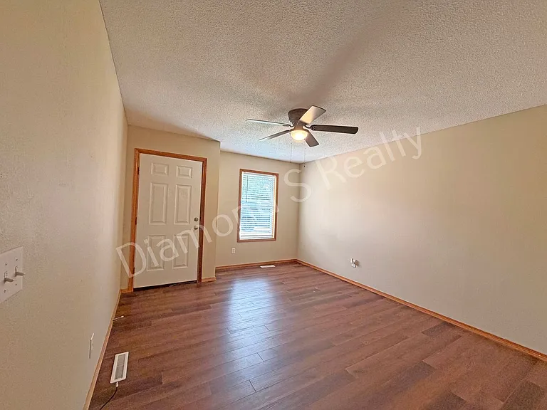 1413 W Rainey St — Photo 5