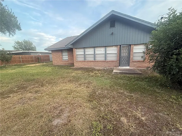 1116 Harvey St — Photo 12