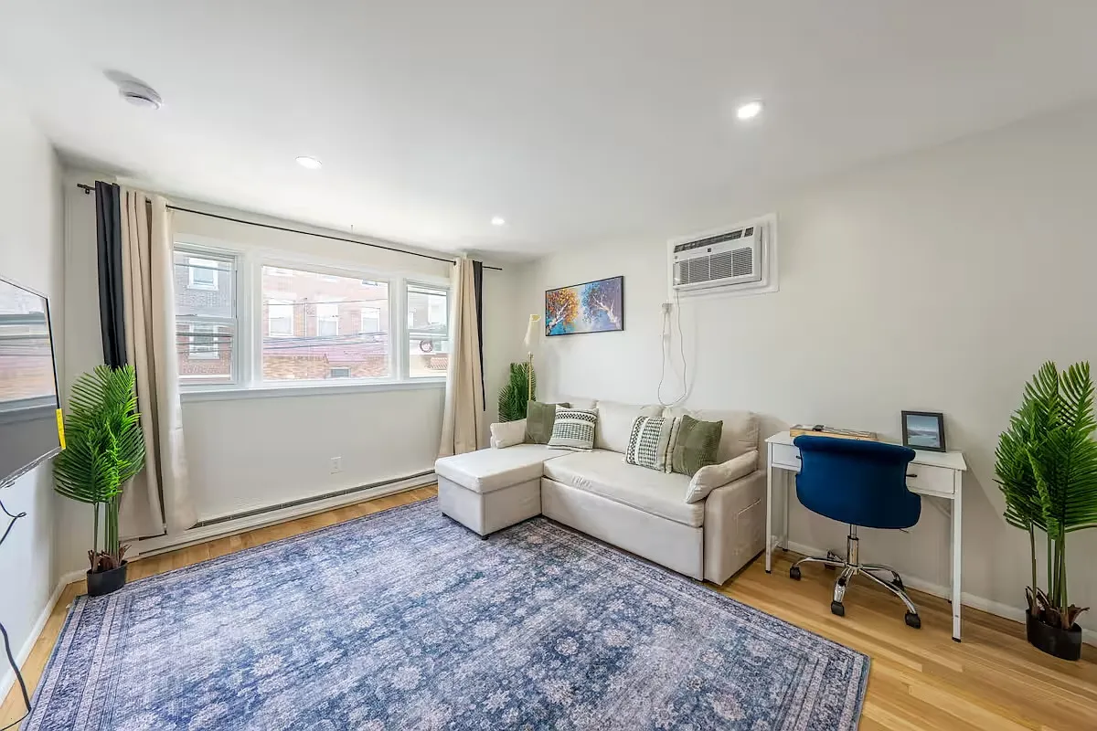 2 bed, 1000 sqft, $2,200 — Photo 3