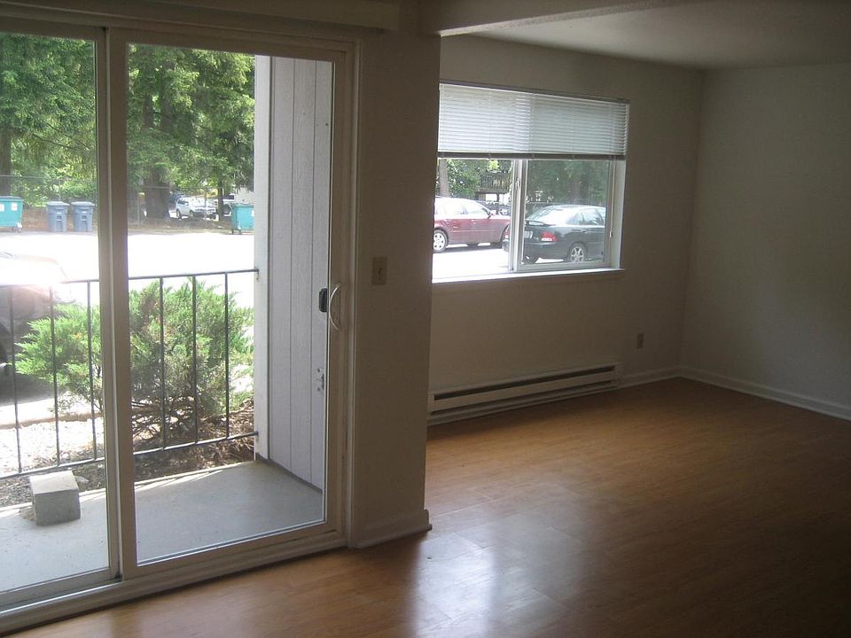 1st image of 12208 118th Ave E APT B