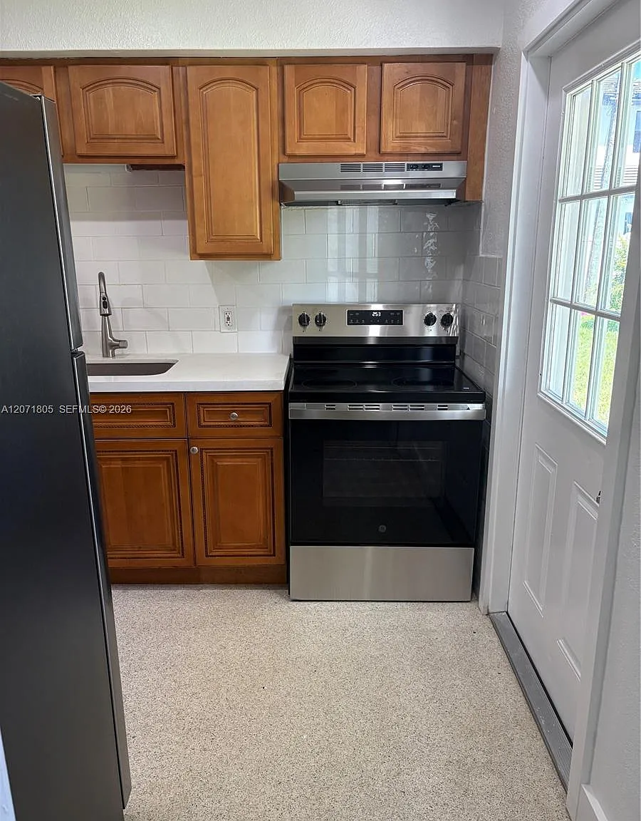 2 bed, 1.0 bath, $2,100 — Photo 3
