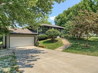 941 Glen Crossing Rd, Glen Carbon, IL 62034